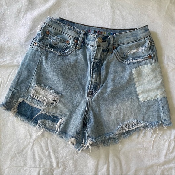 American Eagle Outfitters Light Wash distressed Denim Shorts Size 2 - Picture 1 of 8